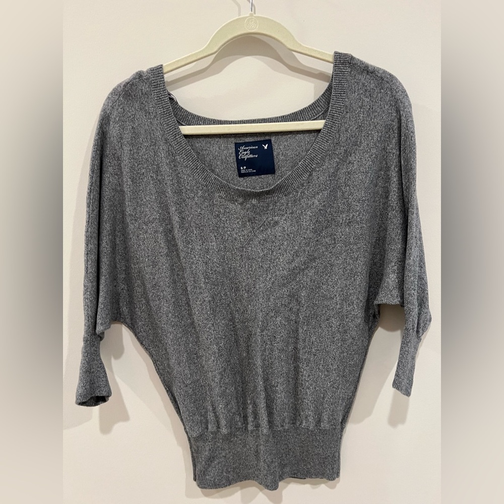 American Eagle Outfitters 3/4 sleeve dolman top. Size S in heather grey.